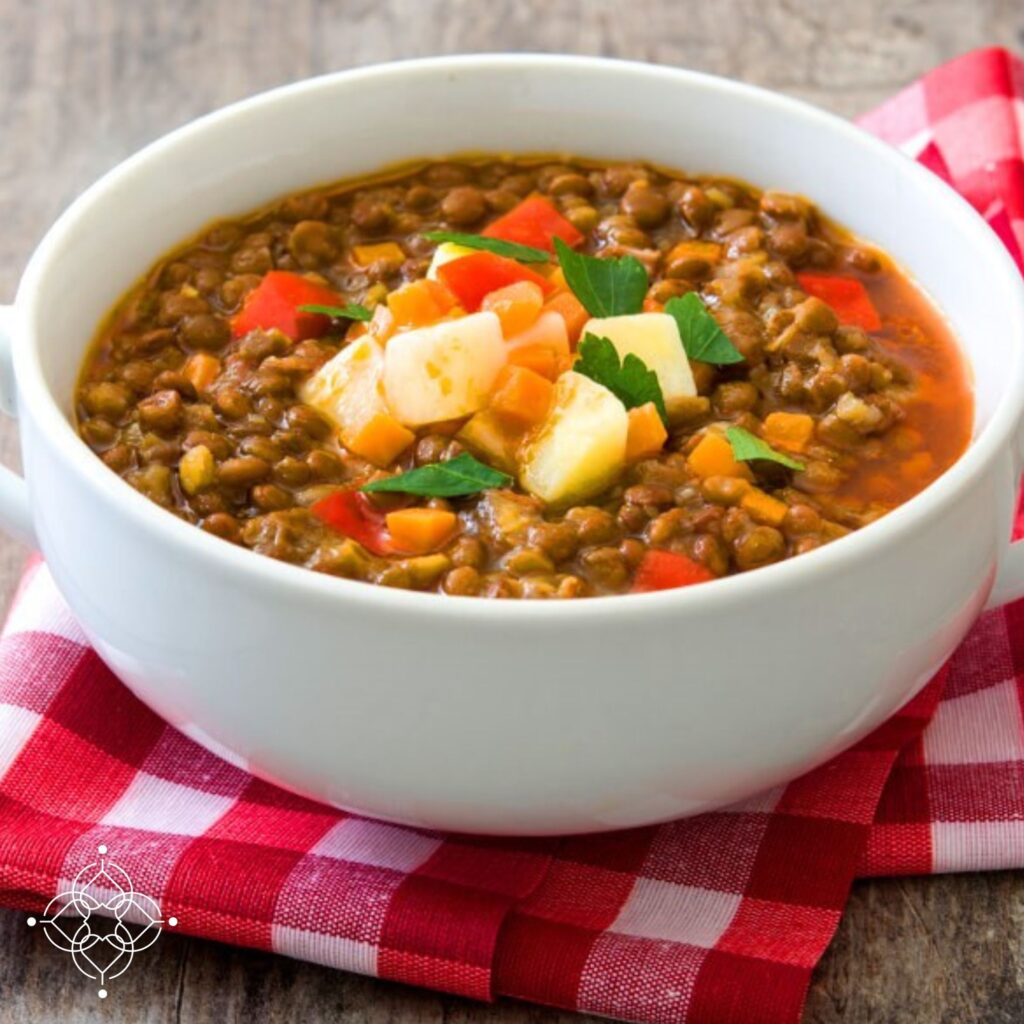 plato de lentejas con vegetales