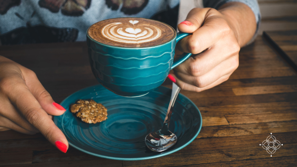 Beneficios del café por la mañana, es una taza de café