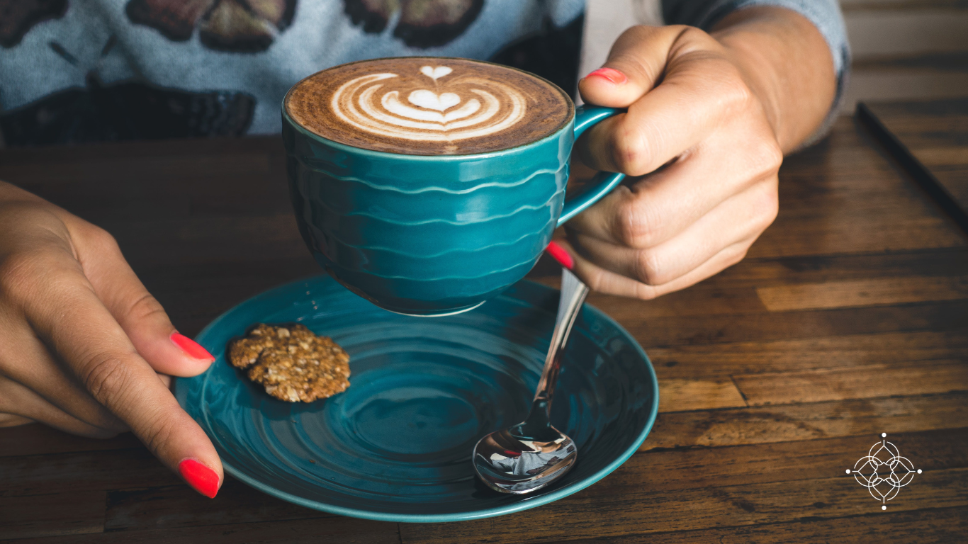 Beneficios del café por la mañana, es una taza de café